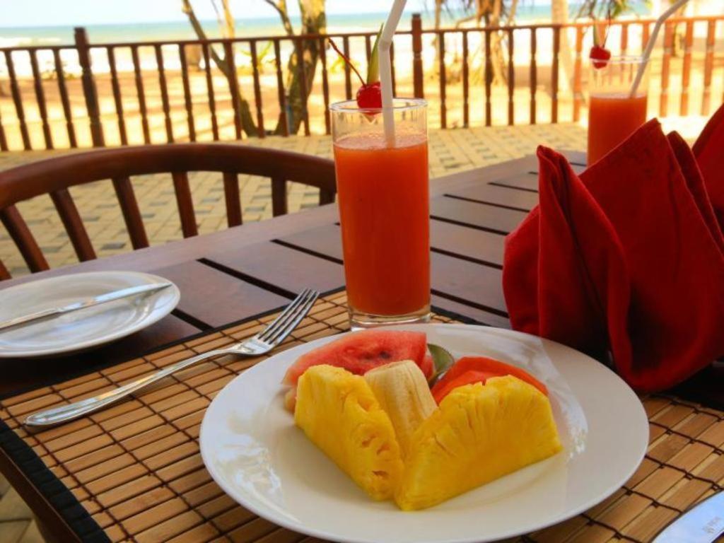 Whispering Palms Hotel Bentota Exterior foto